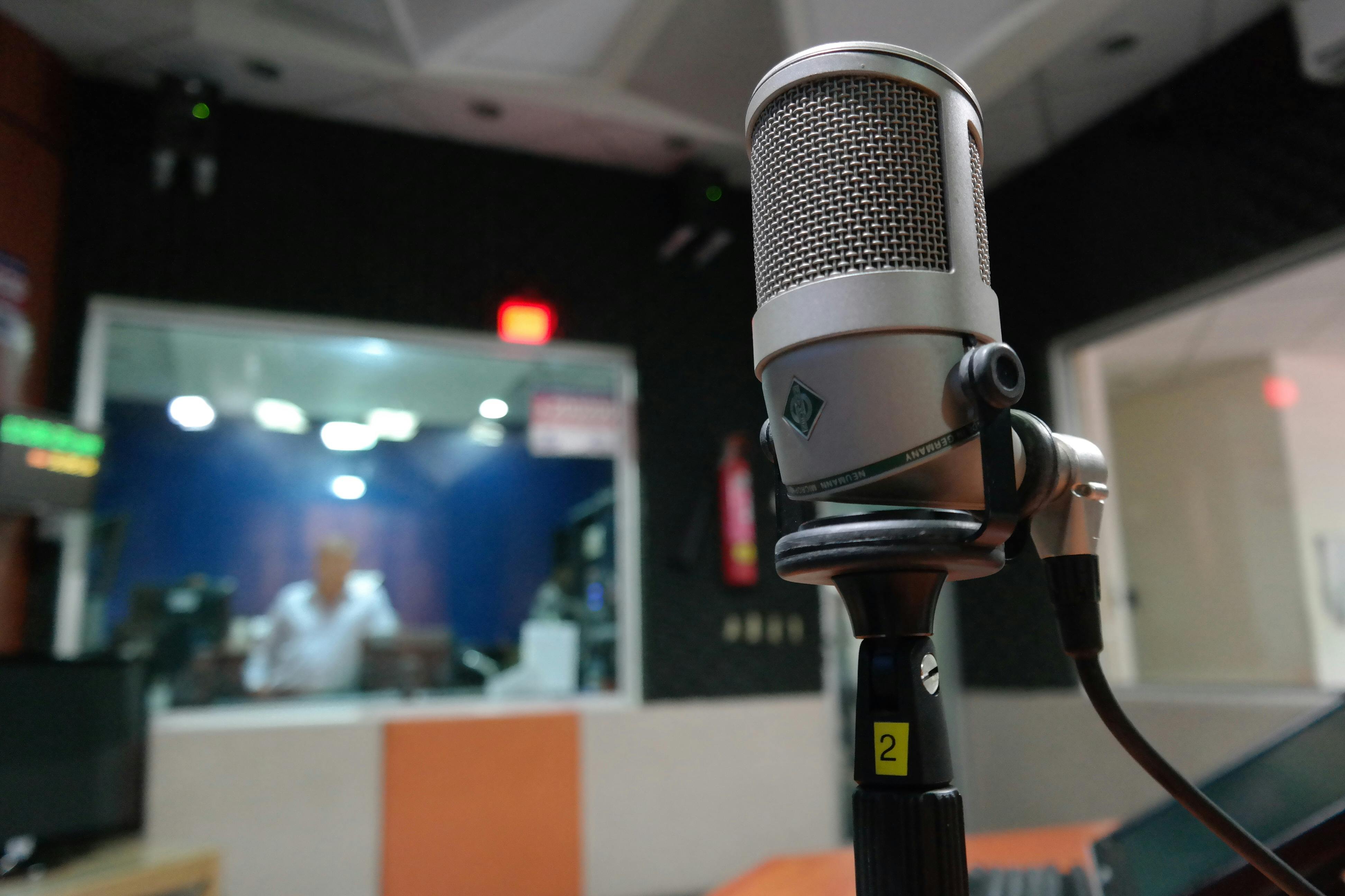 Studio microphone representing the guild's journalism and broadcast mission